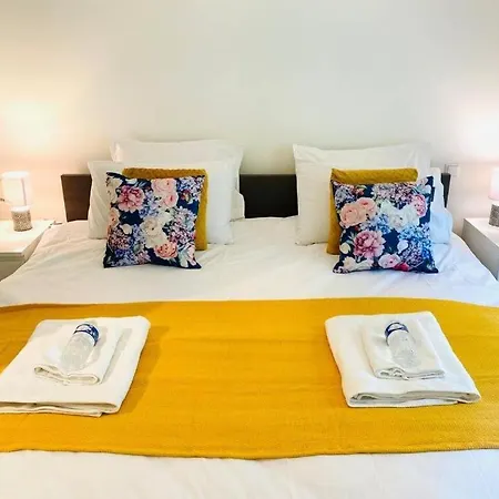 Bright And Airy 3 Bedroom With Terrace&parking Apartamento