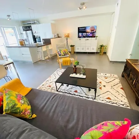 Apartment Bright And Airy 3 Bedroom With Terrace&parking
