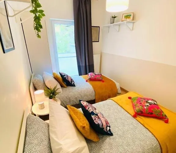 Apartment Bright And Airy 3 Bedroom With Terrace&parking