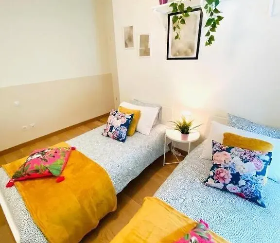 Bright And Airy 3 Bedroom With Terrace&parking Appartement *